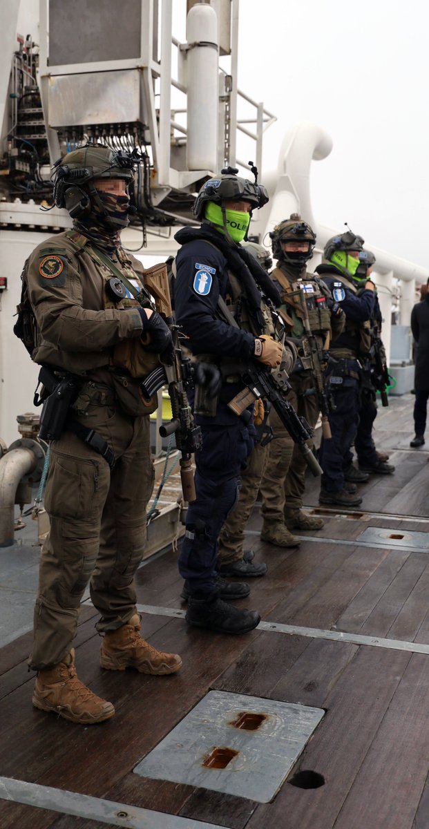 <a href="/Merivartiosto/">Merivartiosto - SLMV</a> isännöi 254. valtakunnallisen maanpuolustuskurssin tutustumisen Rajavartiolaitoksen merelliseen toimintaan Vartiolaiva Turvalla. Ohjelma järjestettiin yhteistyössä <a href="/stadinbrankkari/">Helsingin kaupungin pelastuslaitos</a>, <a href="/PoliisiHelsinki/">Helsingin poliisilaitos</a> ja <a href="/rajaheko/">Vartiolentolaivue</a> kanssa.