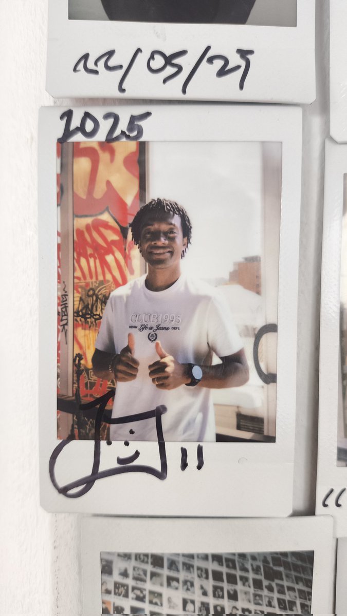 Valle3x2000's tweet image. CUADRADO FIRMA CON UN CUADRADO JAJAJAJAJJAJJ