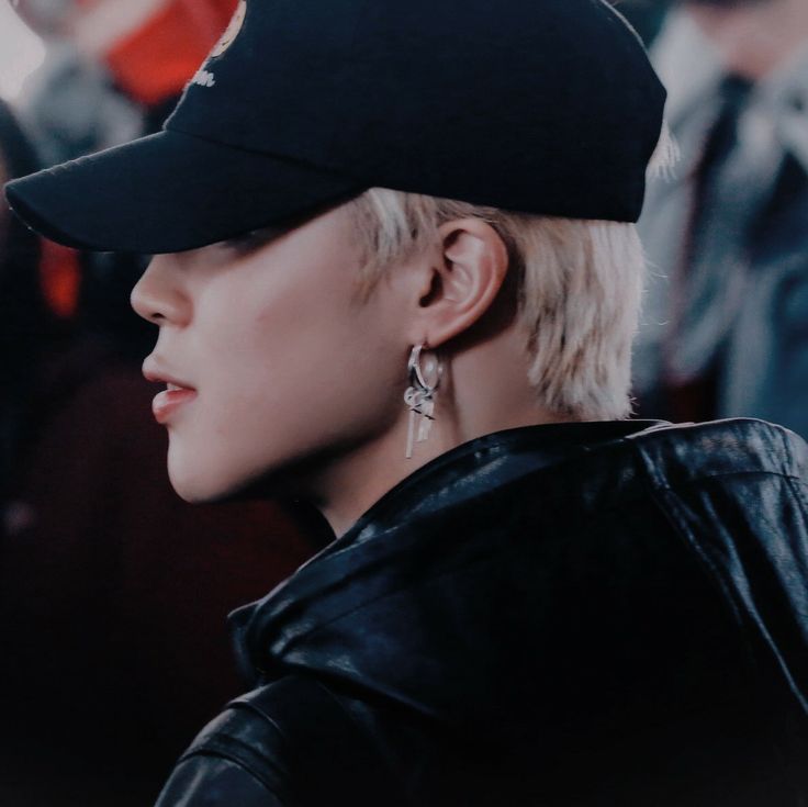 EssyJwrites's tweet photo. This genre of Jimin photos 😵‍💫 https://t.co/xWroOaylpF