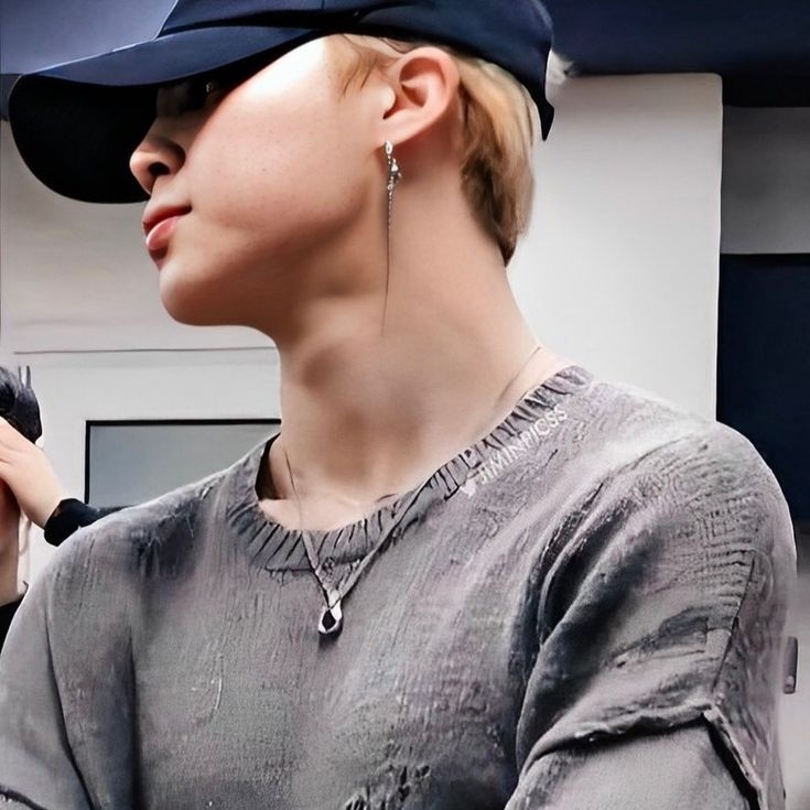 EssyJwrites's tweet photo. This genre of Jimin photos 😵‍💫 https://t.co/xWroOaylpF