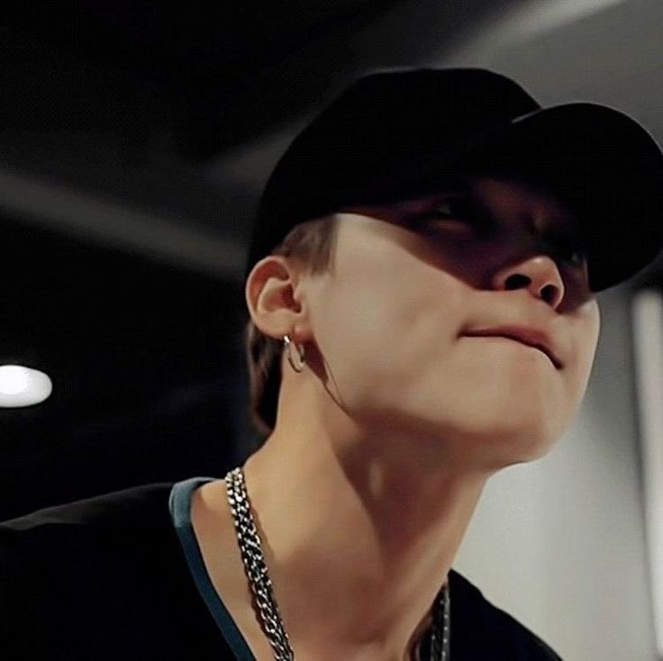 EssyJwrites's tweet photo. This genre of Jimin photos 😵‍💫 https://t.co/xWroOaylpF