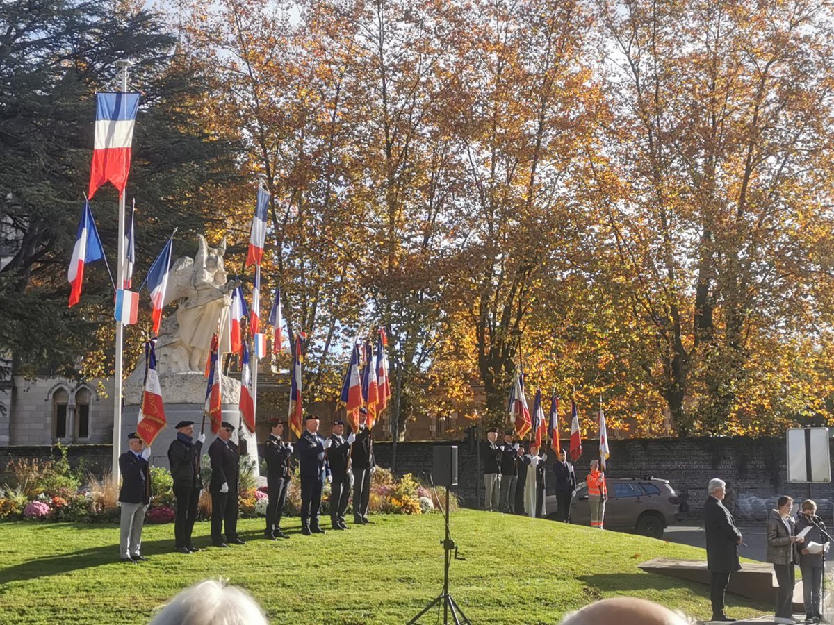 margauxtaillef2's tweet photo. Magnifique cérémonie du 11 novembre ce matin à #Pau.
N’oublions jamais le courage et le sacrifice de nos anciens qui ont combattu pour notre liberté 🇫🇷 https://t.co/rqEunmw8gI