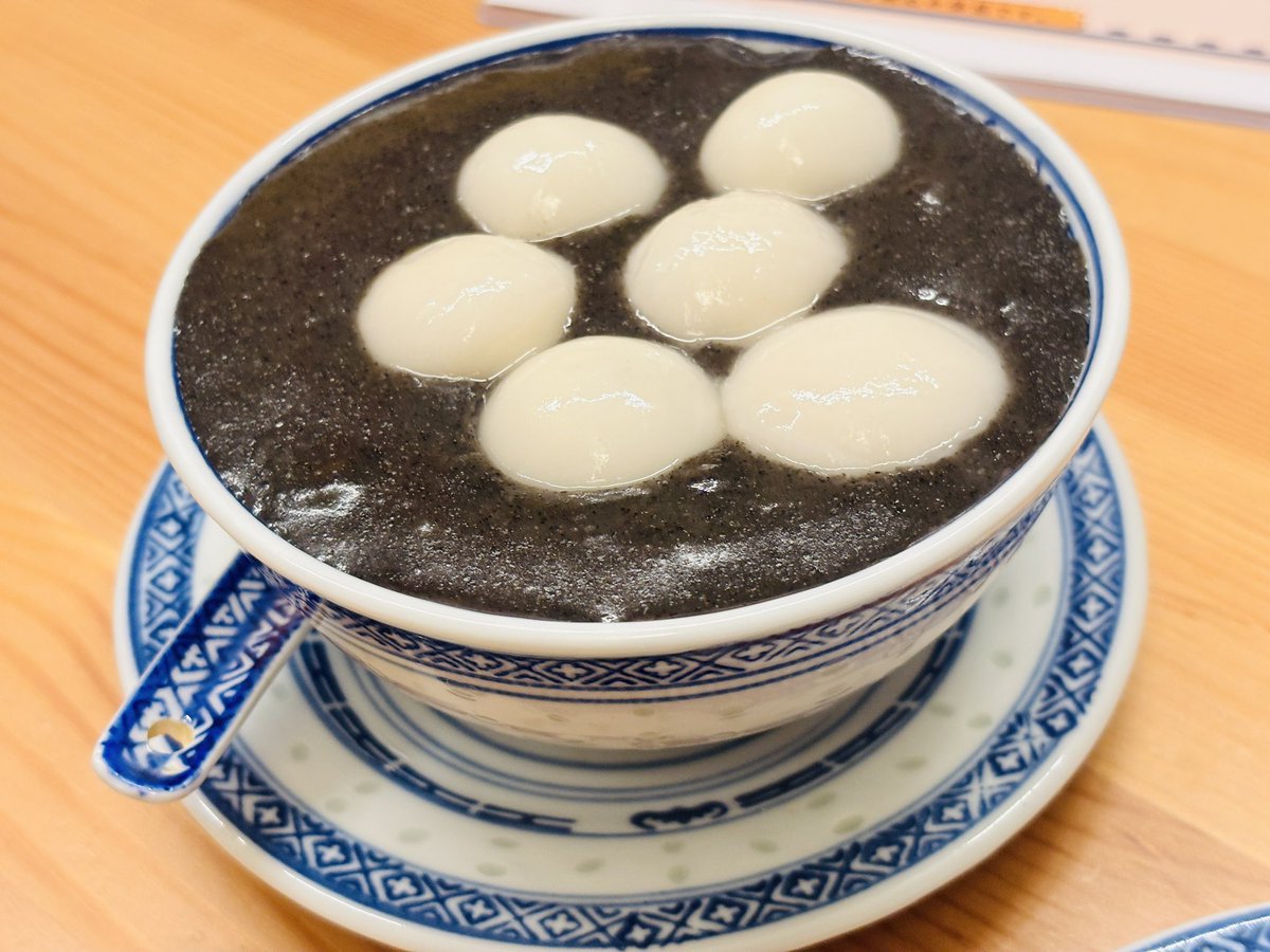 iam_asheng's tweet photo. 週末から香港に行くのにどうしても食べたくなってしまい高田馬場の良縁糖水へ...！！雙皮奶も芝麻糊も凍奶茶も安定の美味しさで大変良き。広東語も普通語も聞こえてくる空間最高だし老板も覚えていてくれて店に入るなり「喺度食？」と聞いてきてくれた😭🥹 https://t.co/oKYnp8FrLN
