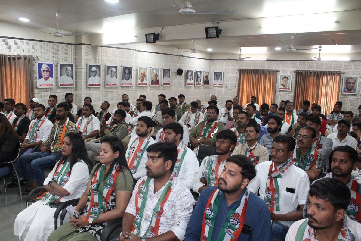 INCGujarat's tweet image. આજ રોજ ગુજરાત પ્રદેશ કોંગ્રેસ સોશિયલ મીડિયા ડિપાર્ટમેન્ટ ની પ્રદેશ કારોબારી ની મીટીંગ AICC  મહામંત્રી અને ગુજરાત કોંગ્રેસ ના પ્રભારી મુકુલ વાસનિકજી, ગુજરાત કોંગ્રેસ સમિતિના પ્રમુખ શ્રી અમિત ચાવડાજી AICC ના મંત્રી શ્રીમતી સુભાષિની યાદવજી, AICC  સોશિયલ મીડિયાના નેશનલ કોઓર્ડિનેટર…