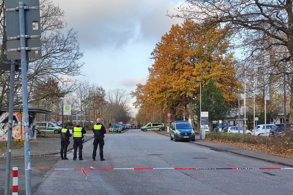 HLlive's tweet image. Bombendrohung: Verdächtiger festgenommen dlvr.it/TPC6Ph #Bombendrohung #Lübeck #Polizei #FraunhoferInstitut #Sicherheitslage
