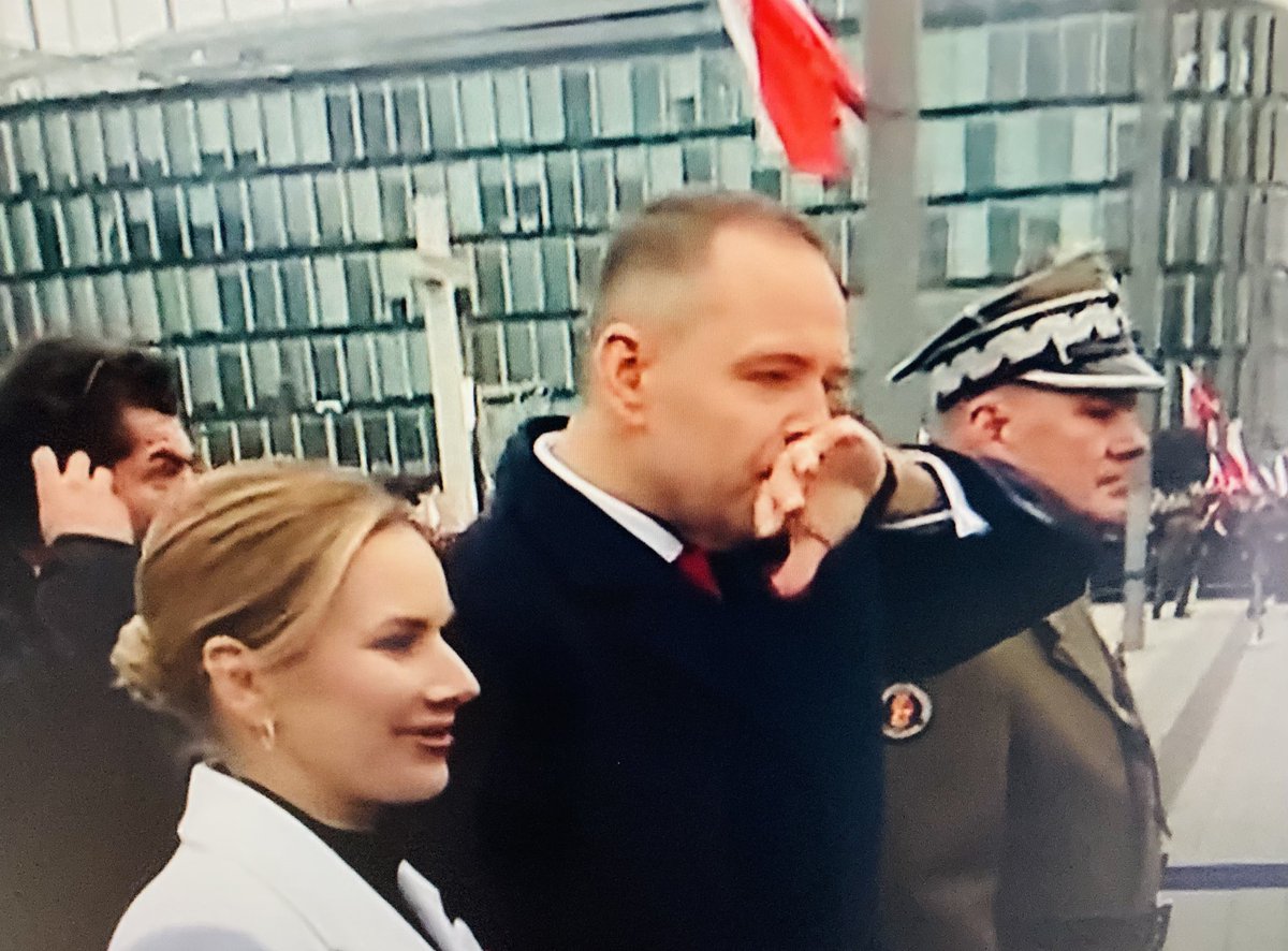 Ja wiem, że święto🇵🇱 i że może nie wypada. Ale jeśli koleś nawet w to święto musi zażyć towar to i mi wypada to pokazać.

Uzależnienie LEVEL HARD.
Bez wątpienia‼️