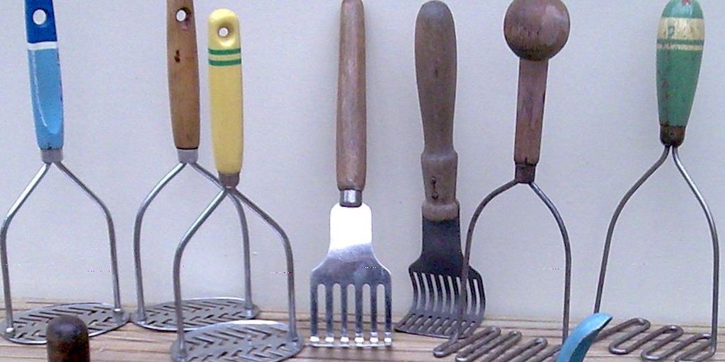 VintageKitchen_'s tweet image. Whether it's a fish pie or a cottage pie, a super smooth mash topping is a must. 🥔🥔🥔

Grab yourself a vintage potato masher for the perfewct result ! zurl.co/J4Fc4

#potatomasher #kitchenutensils #kitchenalia