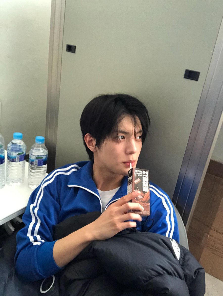 름히 tweet media