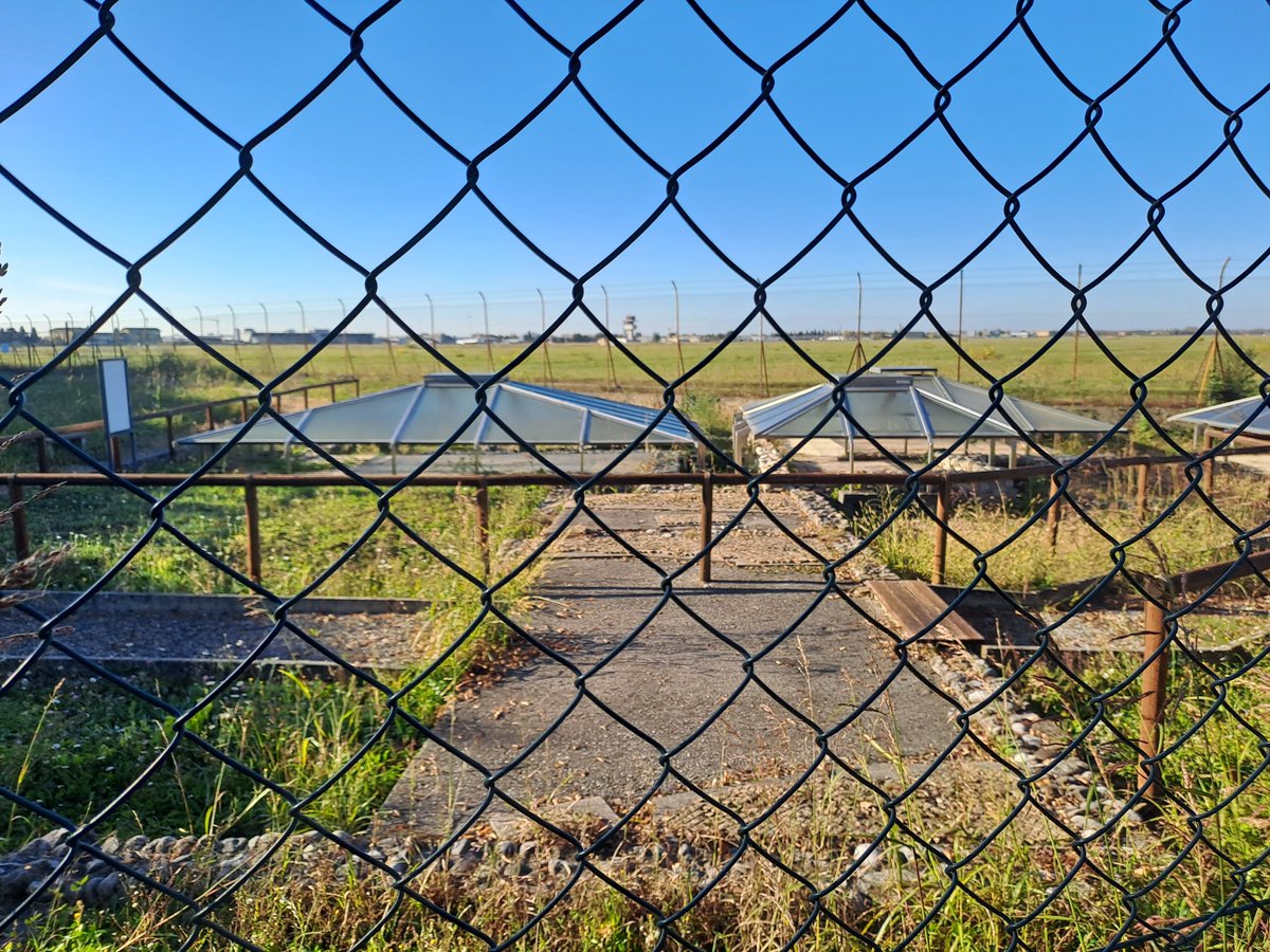 bertoli1966's tweet image. Waiting fot the opening of a shop, I had a walk in Ronchi dei Legionari.
I found particular the existance of the ruins of a roman villa close to the fence of the local airport.
Regretfully the area is closed and not well looked after.
The pictures are taken through the net