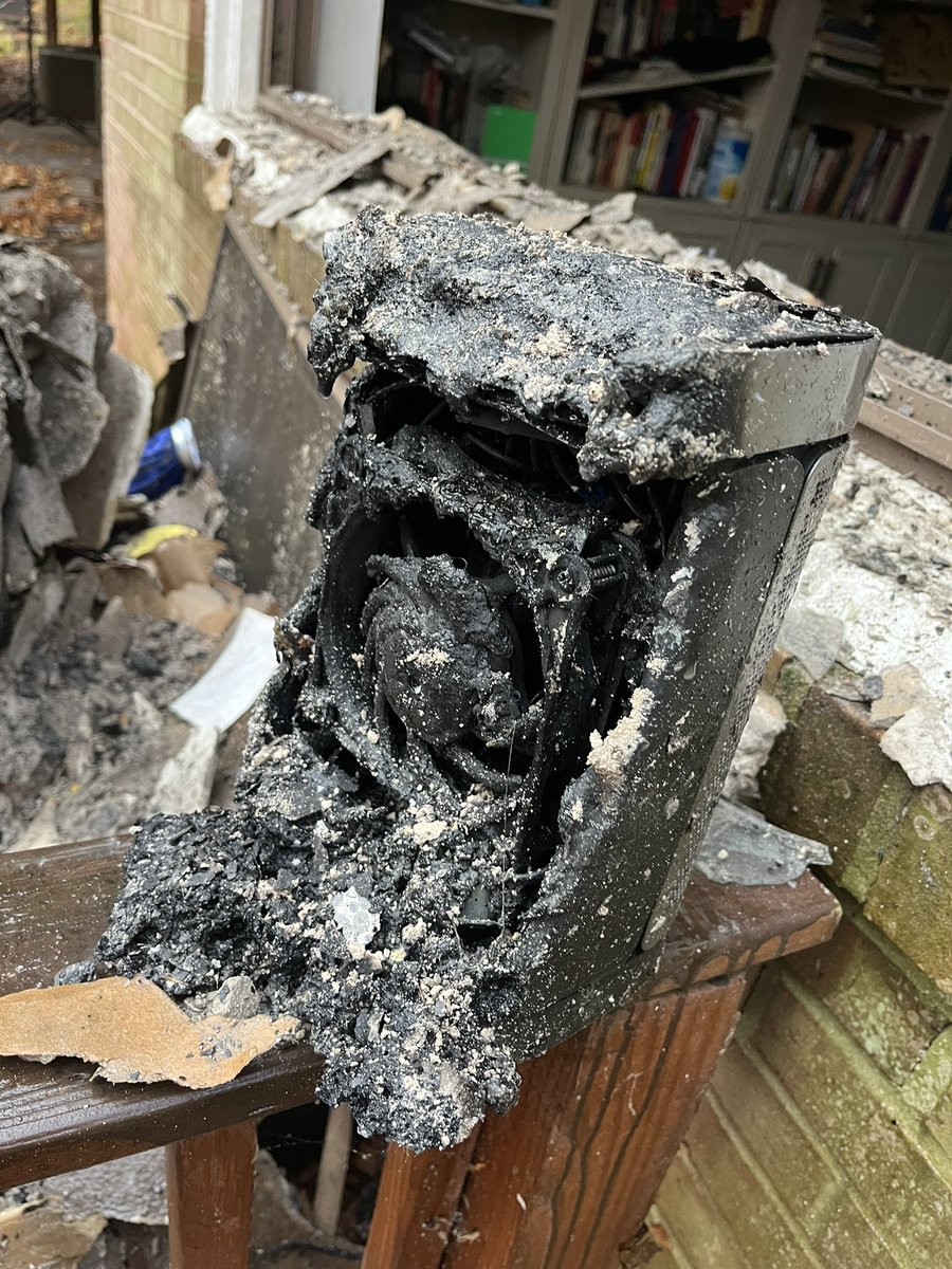 mcfrsPIO's tweet image. Update - Streamview Ct, 3-level single-family house; working smoke alarms; occupants got out, FFs located 2 cats (ok); Origin/Cause, basement office, space heater malfunction/too close to combustibles (under desk); Damage est ~$50K; 2 adults, 2 cats displaced