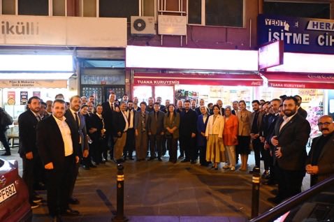 Anahtar Parti teşkilatı durmak bilmiyor.

Genel Başkan Yardımcımız Emine Küçükali ve Teşkilat Başkan Yardımcımız Musa Malik Yıldırım İstanbul’da Üsküdar ve Ümraniye İlçe Başkanlıklarını ziyaret etti.