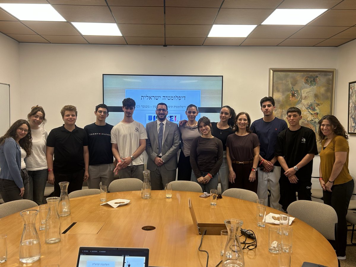 מגמת דיפלומטיה בתיכון יחד מודיעין - דור העתיד של הדיפלומטיה הישראלית coming for our jobs! להתראות בקורס צוערים! 🇮🇱