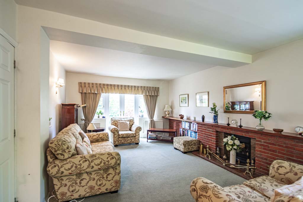 A detached 3-bed house offering an opportunity for extending, subject to PP &amp; occupying a corner plot with wraparound garden, and attached garage. Goring on Thames, Oxfordshire / £850,000 #OpeningNewDoors #Property #EstateAgent #RealEstate warmingham.com/me/propertylin…