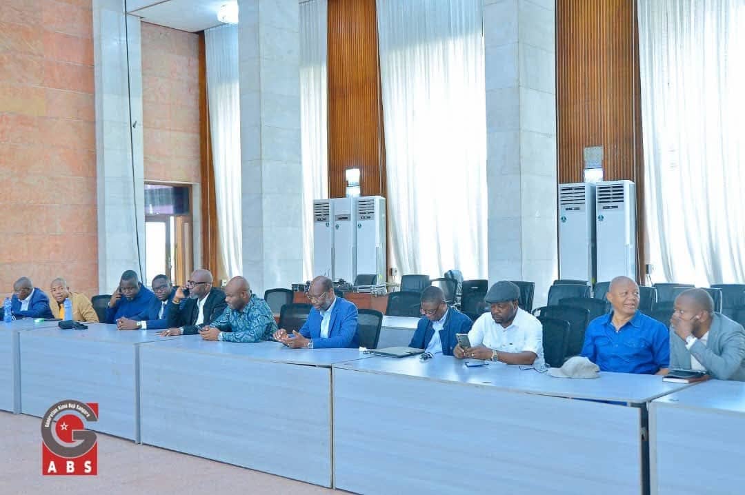 CarlosHyom29014's tweet photo. Début de campagne à l'#Assemblée #nationale, le candidat AIME BOJI lance une consultation avec les députés nationaux.
Misala mibandi.
#AS
#RDC
#Élections https://t.co/dxXTq0z39j