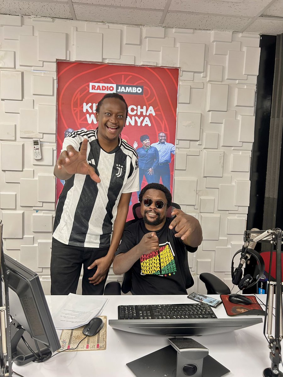 RadioJamboKenya's tweet photo. Leo ni #MapozTuesday kwenye temple ya warasta na #MbusiiNaLionTekeTeke #kKituoChaWakenya https://t.co/GVzYoab8iL
