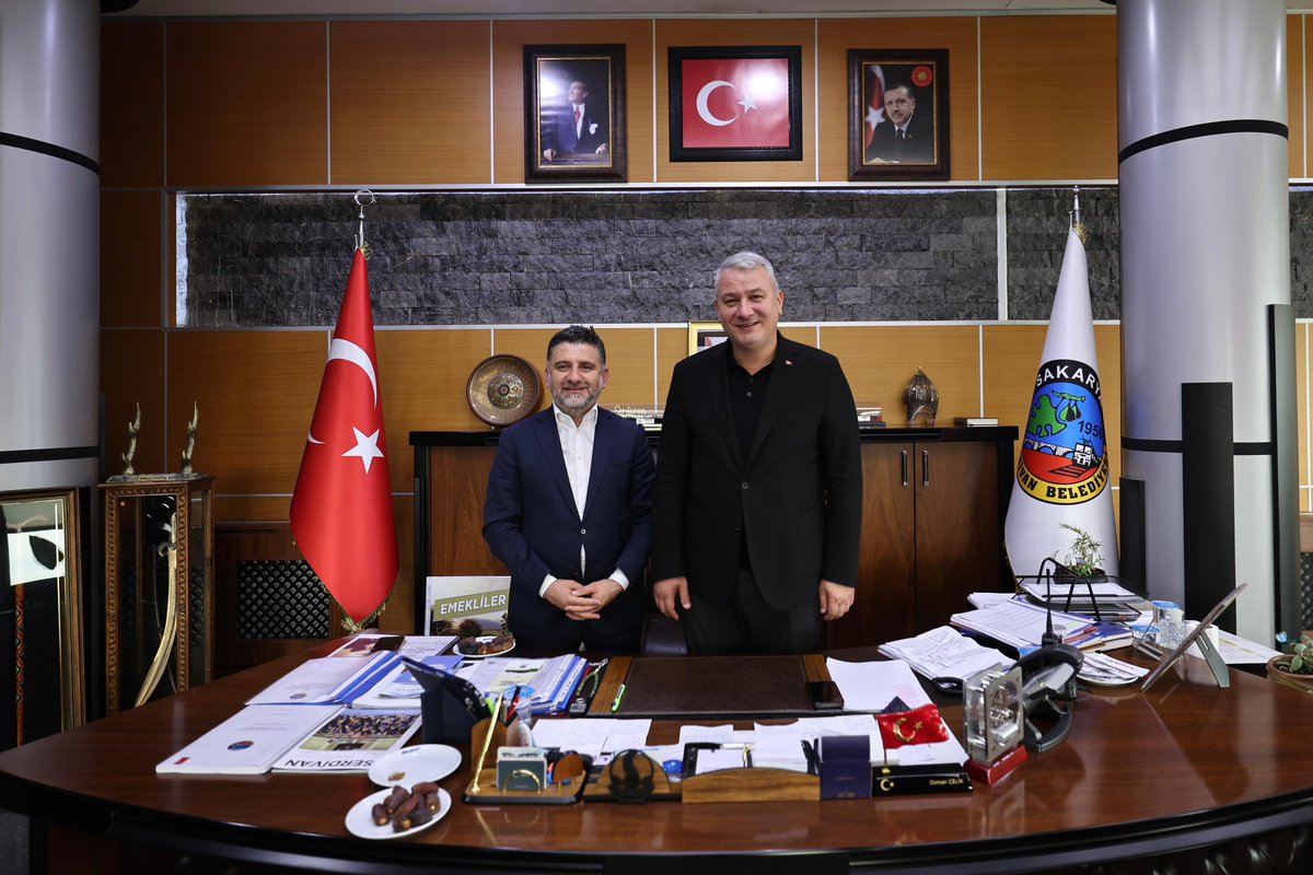osmancelikSRD's tweet photo. Söğütlü Belediye Başkanımız Selçuk Kurt’u belediyemizde ağırladık.

Kıymetli başkanımıza nazik ziyaretleri ve güzel düşünceleri için teşekkür ediyorum.

@slckkurt https://t.co/8vrdPi10BU