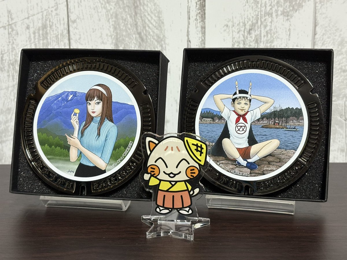 にぎわい特産館で伊藤潤二先生デザインののミニマンホールを2種類買っ