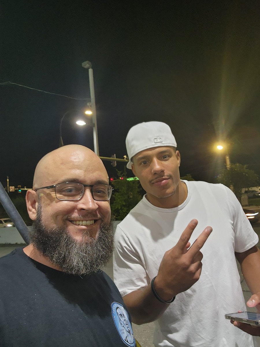 Revrund352's tweet photo. Got to meet him after our first preseason game. He stopped and was getting gas. Nobody even knew who he was.
I said welcome to the O we are expecting big things from you.
Last night he delivered!!!
#CalledGame https://t.co/2E6XbPa4AM