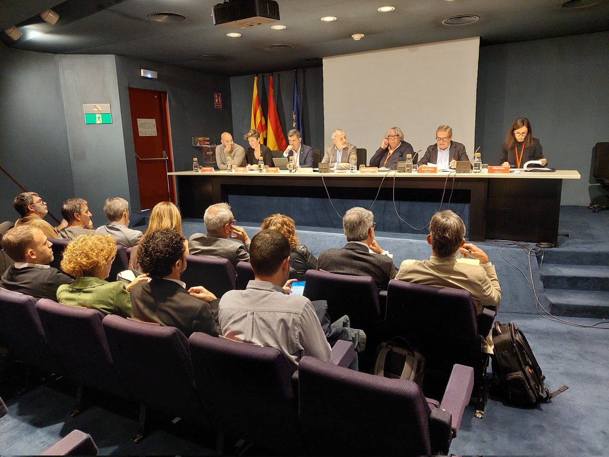 JUNTSXCAT_AMB's tweet image. Avui, coincidint amb l’aprovació inicial del pressupost metropolità per l’exercici 2026, @JuntsXCat ha presentat al Congrés dels Diputats una proposta de modificació a la llei d’Hisendes Locals per un Tribut Metropolità més just i equitatiu.

#territori
#junts
#amb