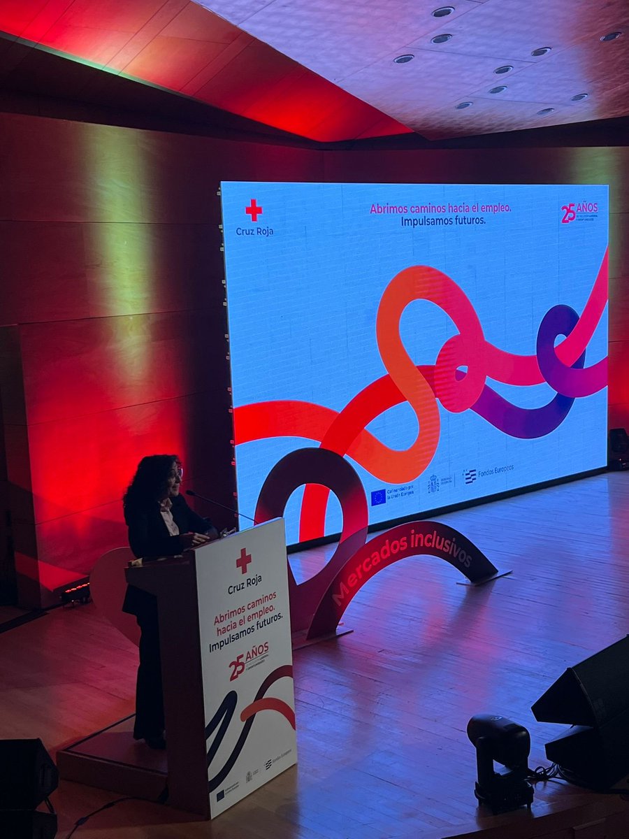 Estamos en el congreso de celebración de los 25 años de nuestro Plan de <a href="/CruzRoja_Empleo/">Plan de Empleo de Cruz Roja</a>, donde, además de repasar los hitos de este cuarto de siglo, analizamos los desafíos y retos vinculados al mercado laboral y cómo impactan en las personas más vulnerables. Seguimos sumando 💪🏻