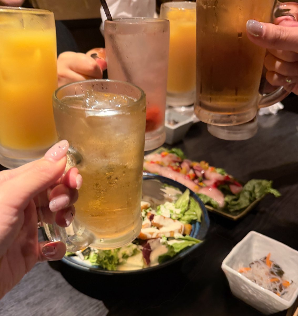 美女達が集まる飲み会に参加させていただきましたー！笑いすぎてお腹痛くなった…
楽しかったなぁ。