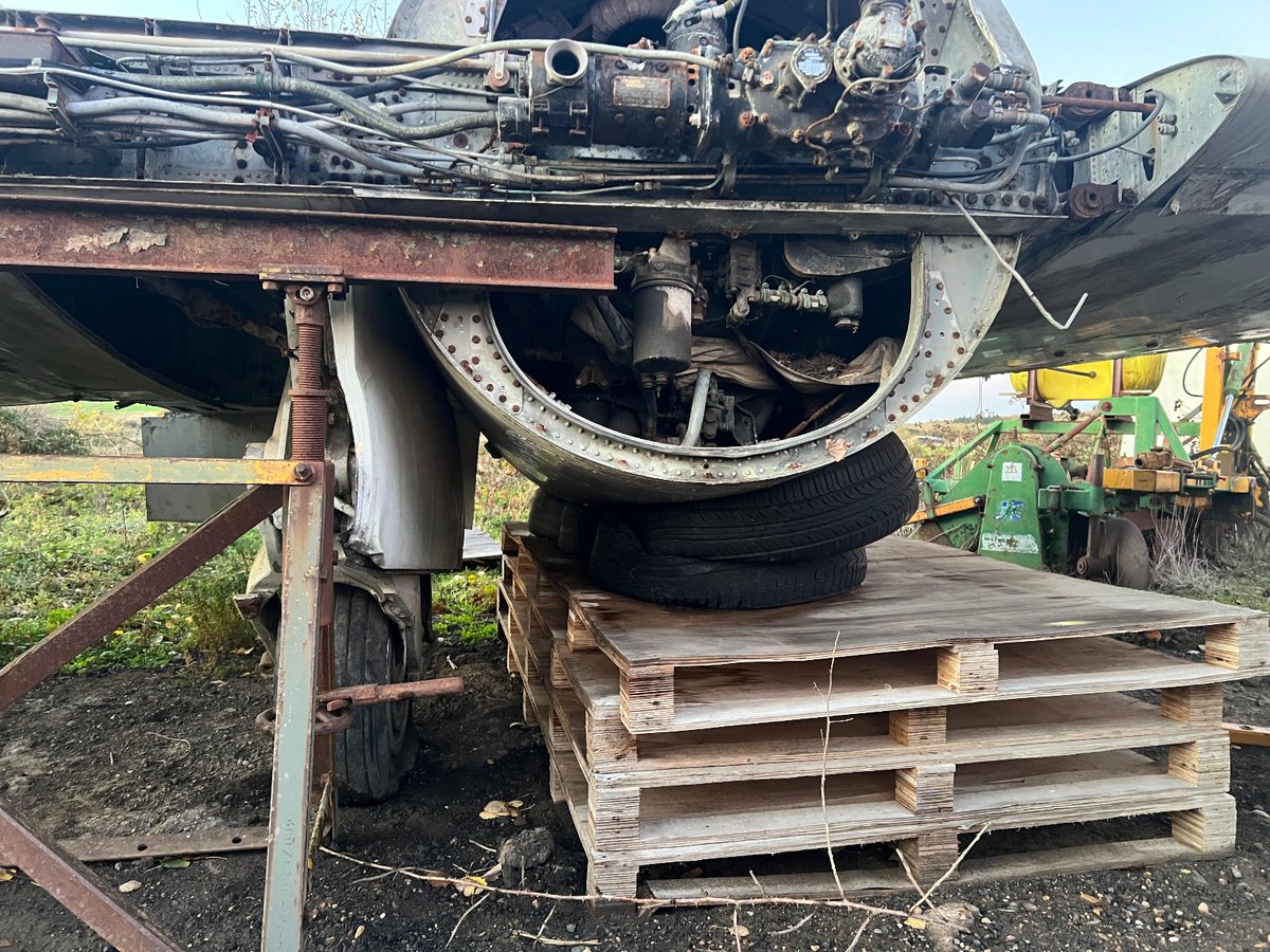 The aircraft, along with other historic airframes, had been rescued from a farm near Defford in Gloucestershire, where it had rested for decades. This impressive 11.3m x 3.6m x 2.1m wingset, weighing approximately 4 tonnes, marks the final piece of the museum’s recovery project.