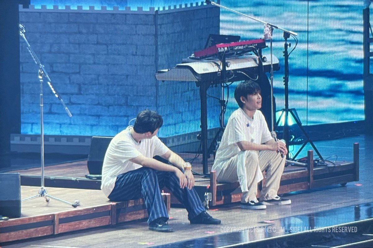 c_m_side's tweet photo. ‘앞’을 봐주세요 https://t.co/d4SKqVAnkp