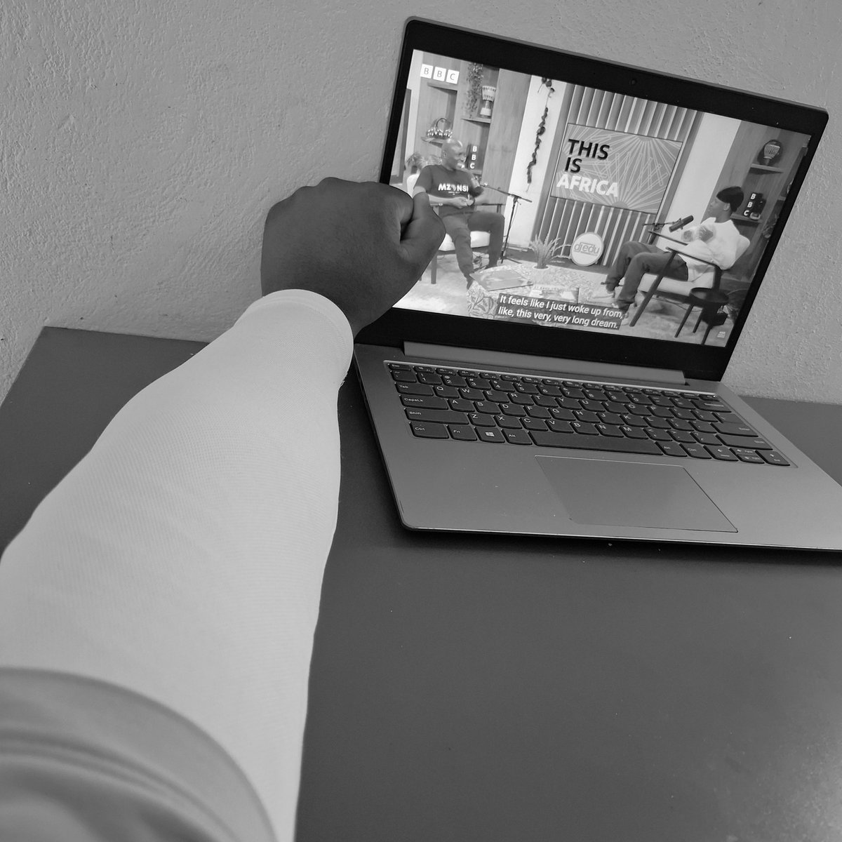 Simphiwe0077's tweet image. Nasty C is the Reason why I bought a White Long sleeve😂🤣😅, This nigga is my Role Model