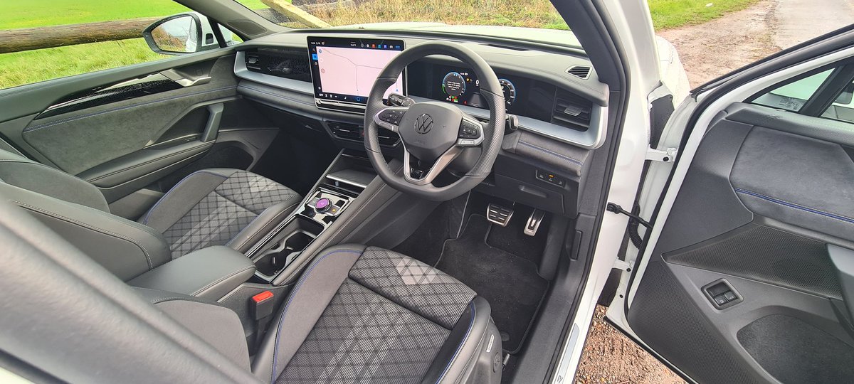 MttRbnsn's tweet photo. While I was returning the #GT3 to Reading yesterday, this #Volkswagen #Tayron #RLine 1.5 #TSI #eHybrid 204 #DSG arrived. It's £53,335 as tested, options included.
Think of it as the artist formerly known as a #Tiguan #Allspace. Or a German #Skoda #Kodiaq, whatever's yer poison. https://t.co/6mJ2n6EjSu