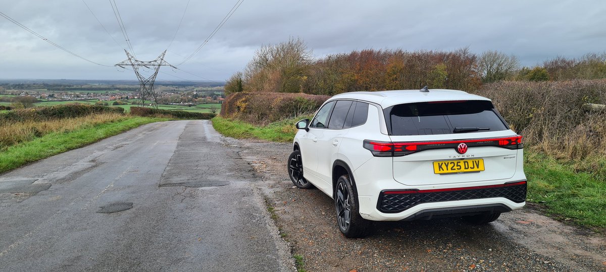 MttRbnsn's tweet photo. While I was returning the #GT3 to Reading yesterday, this #Volkswagen #Tayron #RLine 1.5 #TSI #eHybrid 204 #DSG arrived. It's £53,335 as tested, options included.
Think of it as the artist formerly known as a #Tiguan #Allspace. Or a German #Skoda #Kodiaq, whatever's yer poison. https://t.co/6mJ2n6EjSu