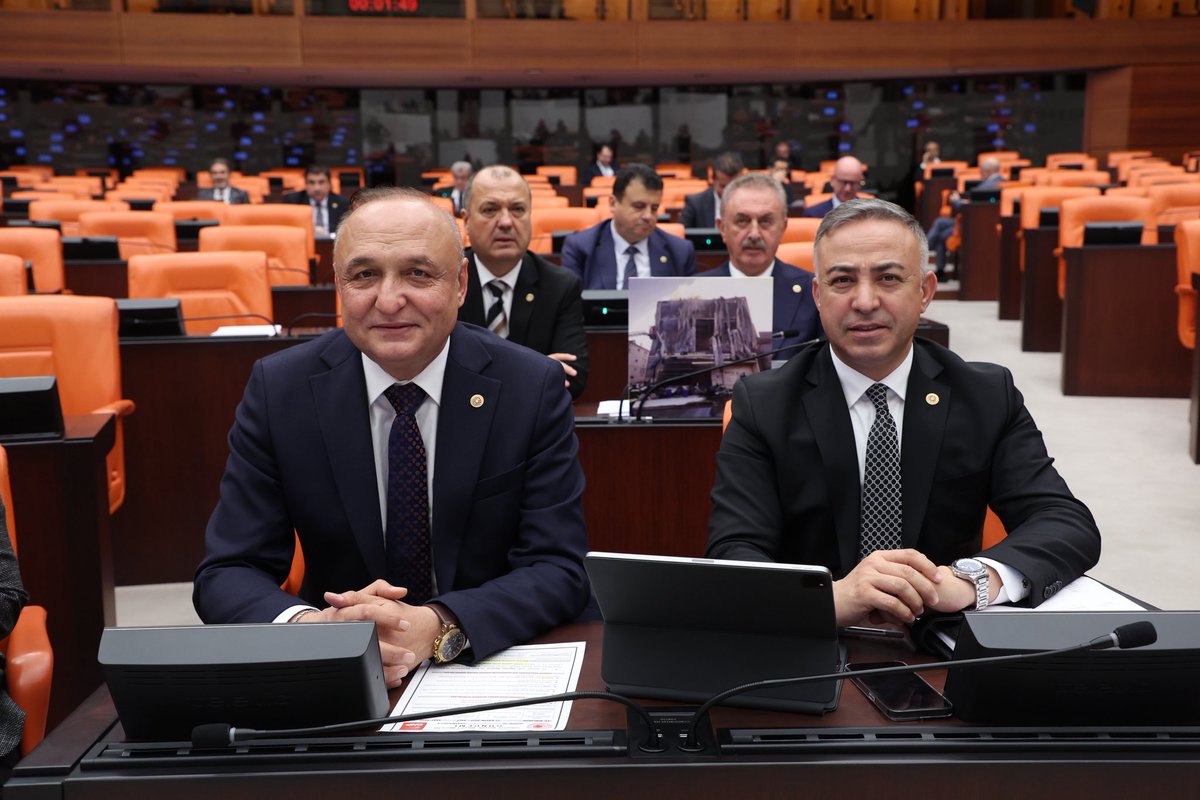 Emeklilik, anayasal güvence altındaki bir haktır; keyfî uygulamalara ve adaletsiz geçişlere teslim edilemez.
🔹 8 Eylül 1999 sonrası sigorta girişi olan milyonlar için kademeli emeklilik, ertelenmiş değil, gasp edilmiş bir haktır.
🔹 Aynı işe, aynı prime, aynı emeğe farklı yaş