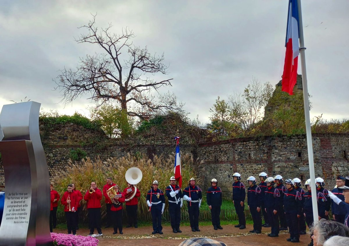 BNaous's tweet image. 🇫🇷 11 novembre – Se souvenir ensemble 🇫🇷
Ce matin, commémorations du 11 novembre à #Montivilliers, avec le cœur rempli de gratitude et d’émotion pour rendre hommage à toutes celles et ceux qui ont donné leur vie pour notre liberté.
Ne jamais oublier, pour ne jamais recommencer 🇲🇫