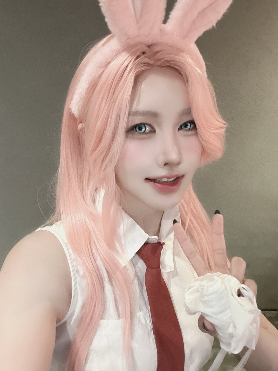 dada11700's tweet photo. #내아열_후기이벤트
#여자들아_사랑했다
내아열 누아레의 리더이자 팀 다자연애 ㅋ 의 서도아였던 다성입니다
귀여운 여자와 섹시한 여자를 양 팔에... 너무 행복한 하루였어요
핑크 머리 잘 어울린다는 말도 태어나서 젤 많이 들은듯 훗
돼지인채로 데뷔(일카)일을 맞이해버렸지만 너무 즐겁고 행복한 https://t.co/I4tcWWVeCq