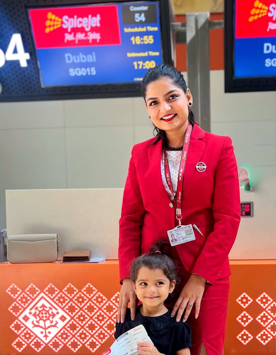 flyspicejet's tweet image. When passengers become family. When flights become memories. When service comes straight from the heart. This is the SpiceJet difference.

#flyspicejet #spicejet #Passenger #smile #travelwithus #flights #aviation #airline #addspicetoyourtravel

(1/3)