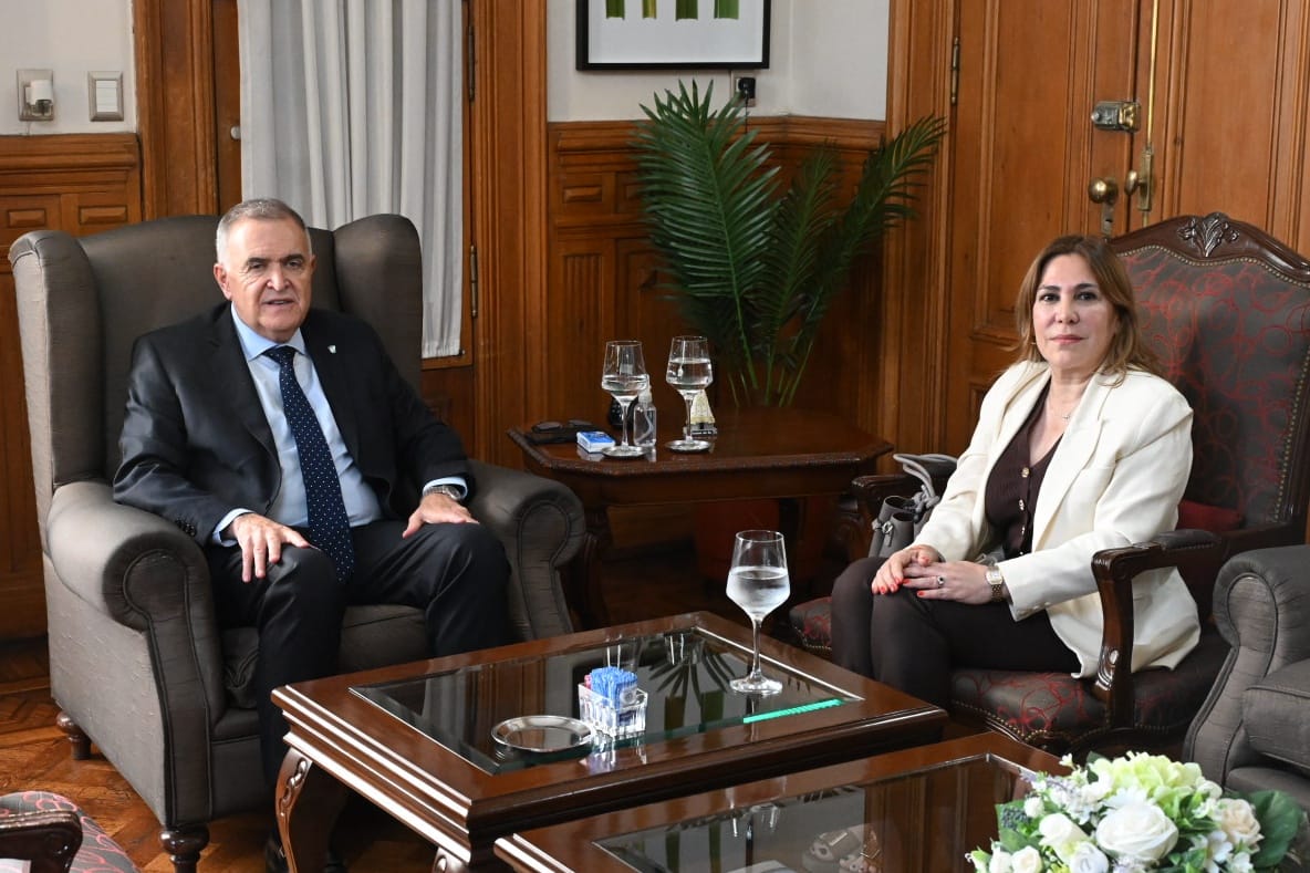 OsvaldoJaldo's tweet photo. 𝗖𝗮𝘀𝗮 𝗱𝗲 𝗚𝗼𝗯𝗶𝗲𝗿𝗻𝗼 | Nos reunimos con la senadora nacional @Beatriz_AvilaOK, con el propósito de analizar los principales temas de la agenda legislativa nacional y su impacto en el desarrollo de nuestra provincia. 

☑️ Durante el encuentro, abordamos el tratamiento del Presupuesto Nacional 2026, las obras previstas para Tucumán y otros proyectos de interés común que se debatirán próximamente en el Congreso de la Nación.

🤝🏼Coincidimos en la necesidad de sostener un diálogo permanente entre los distintos niveles del Estado, que nos permita trabajar de manera coordinada en políticas públicas que impulsen el crecimiento, fortalezcan la producción y generen más oportunidades para todos los tucumanos y tucumanas.