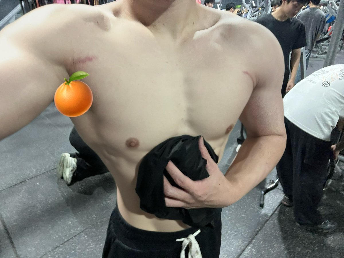 wnglinxini79837's tweet image. 不是讨厌我吗 怎么我勾勾手指又过来了（换贴纸版） #薄肌  #腹肌 #健身 #小狗日记