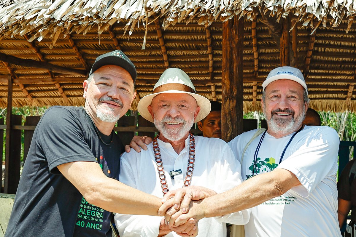 Recebemos o presidente <a href="/LulaOficial/">Lula</a> em comunidades indígenas e ribeirinhas da região do Tapajós, acompanhado da primeira-dama <a href="/JanjaLula/">Janja Lula Silva</a>, das ministras <a href="/GuajajaraSonia/">Sonia Guajajara</a> e <a href="/MarinaSilva/">Marina Silva</a>, da presidente da Funai, <a href="/JoeniaWapichana/">Joenia Wapichana</a>, e do ICMBIO, Mauro Pires. +
saudeealegria.org.br/redemocoronga/…
