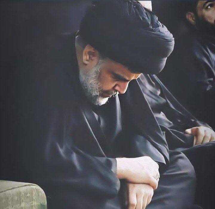 أكثر الناس يحبّون الرجل صالحًا، ويكرهونه مصلحًا..

لقد أحبّ أهل مكّة محمّدًا قبل البعثة لأنّه صالح، ولكن لمّا بعثه الله تعالىٰ وصار مصلحًا عادوه، وقالوا: ساحر، كذّاب، مجنون.

السبب: لأنّ المصلح يصطدم بصخرة الأهواء والرغبات والمصالح.
گوول لااا
#مقاطعون