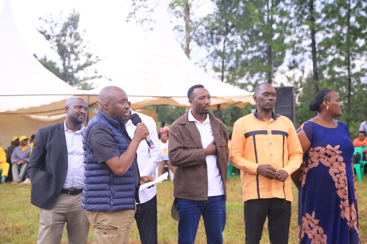 BunyoroSqoop's tweet image. Of recently in Bujuura ward, the RCC Mugabi talked about a dialysis equipment at Hoima Referral H.

Hearing from doctors suchs as @rkalyes1, @SemitalaFred, you get to know how this news should be celebrated.

Some patients had to travel 300Kms for dialysis!