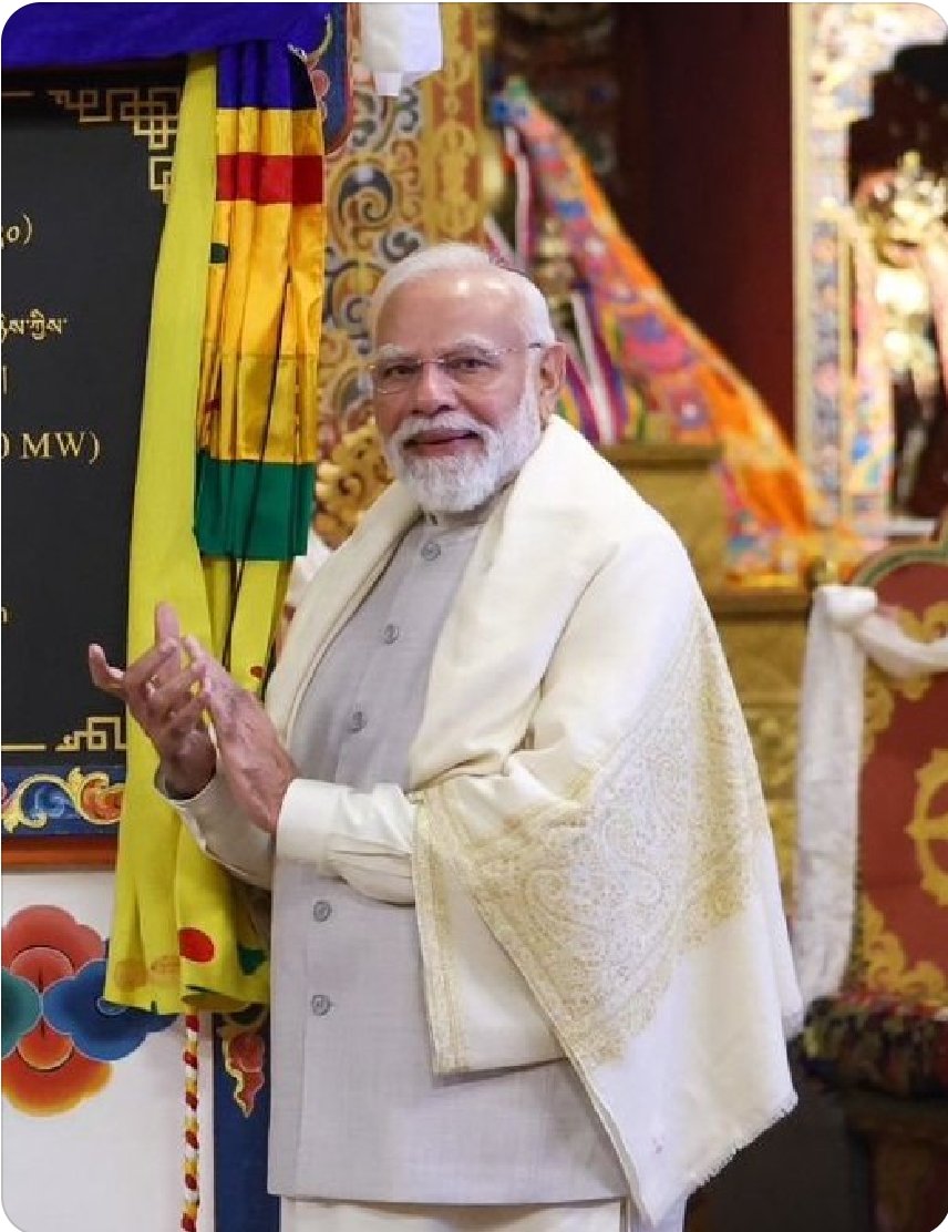 मन भारी है साहेब का
साथ ही मुस्कान भी भारी हे ।

कमाल करते हे दुग्गल साहेब