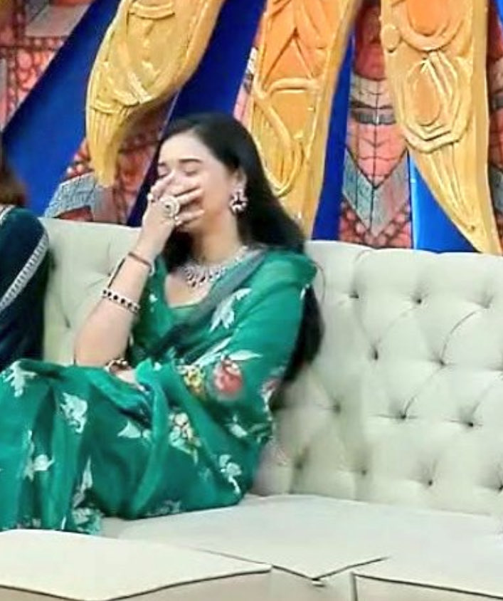 #TanyaMittal 
Yesterday                Today
Lal mirch              Hari mirch

#BiggBoss19