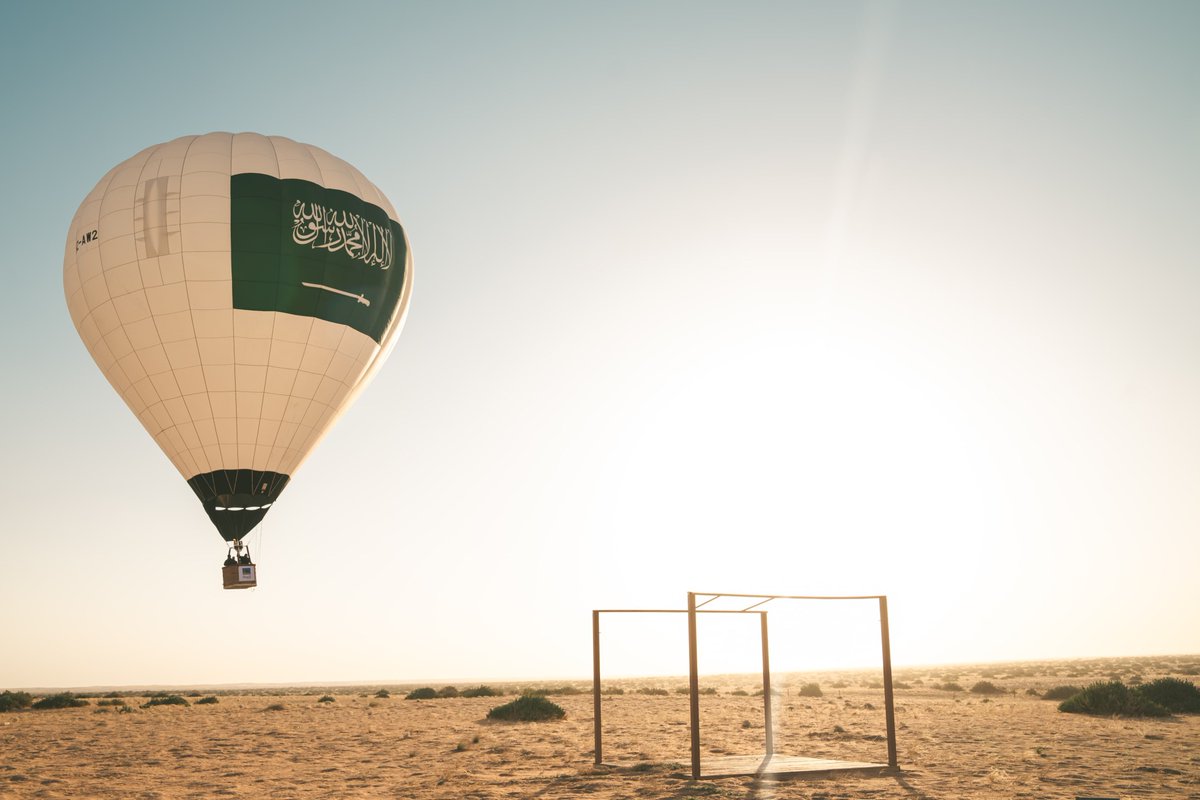 SaudiProject's tweet photo. المنطاد يحلّق لأول مرة في سماء الرياض 🪂

تستعد هيئة تطوير محمية الإمام عبدالعزيز بن محمد الملكية لإطلاق تجربة المنطاد الهوائي لأول مرة في سماء منطقة الرياض، ضمن فعاليات #موسم_العرمة، لتأخذ الزوار في رحلة تحلّق فوق جمال الطبيعة وتكشف روعة المكان من الأعلى https://t.co/0Am0n9Gzzr
