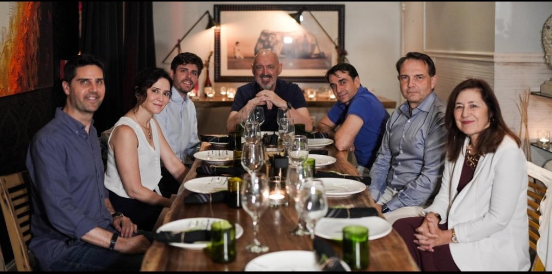 Los 26 decanos de la <a href="/unicomplutense/">Complutense</a> han convocado este viernes, alrededor de las 12 horas, una concentración en la Puerta del Sol. ¿Acudirá el rector Goyache como le solicitaron en el último Consejo de Gobierno ó seguirá agazapado?
<a href="/UCMporlaPublica/">UCM por la Pública</a>

cronicamadrid.com/movil/noticia/…