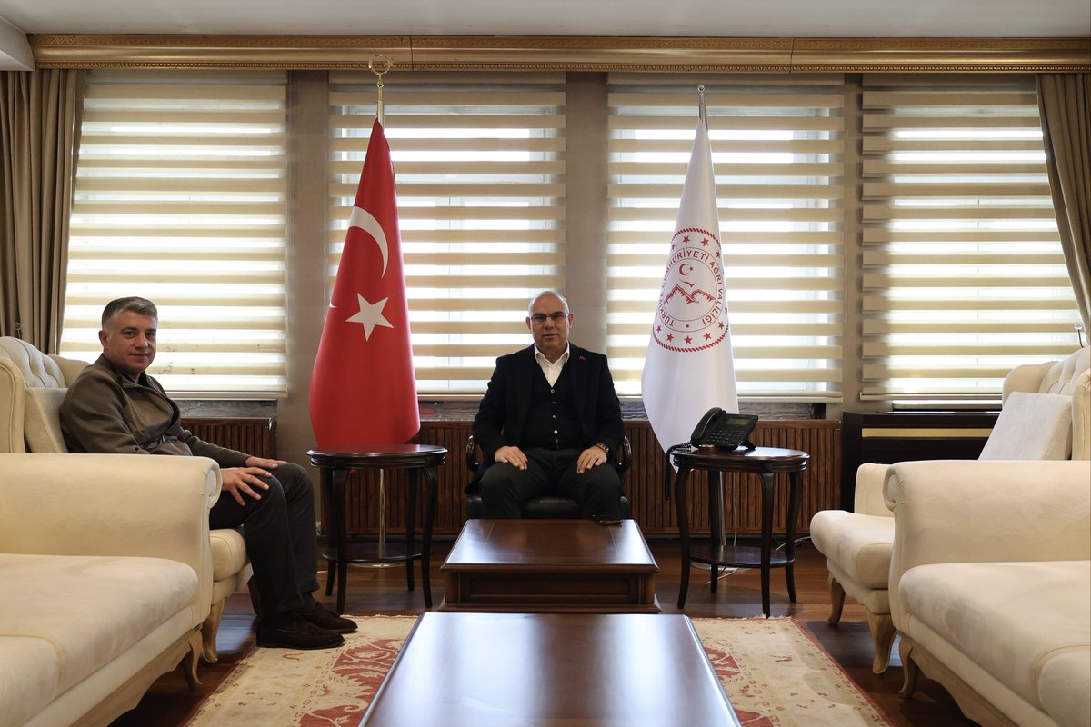 Valimiz Sayın Mustafa KOÇ, Van Büyükşehir Belediyesi Genel Sekreteri Ulaş AKHAN'ı makamında kabul etti.