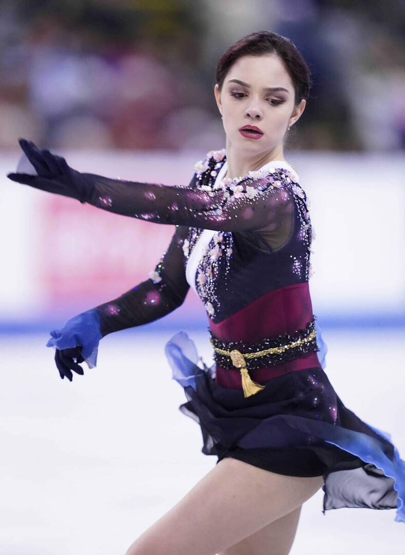 figure_hochi's tweet image. メドベージェワが婚約　ダンサー兼振付師のイリダル・ガイヌトジノフと…動画で報告
hochi.news/articles/20251…
#フィギュアスケート #figureskating