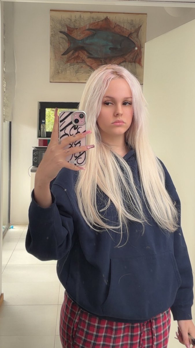 Schmeichel meinem Ego mit deinem Geld🤭🫣

#geldherrin  #femdom #findom #finsub #moneydom