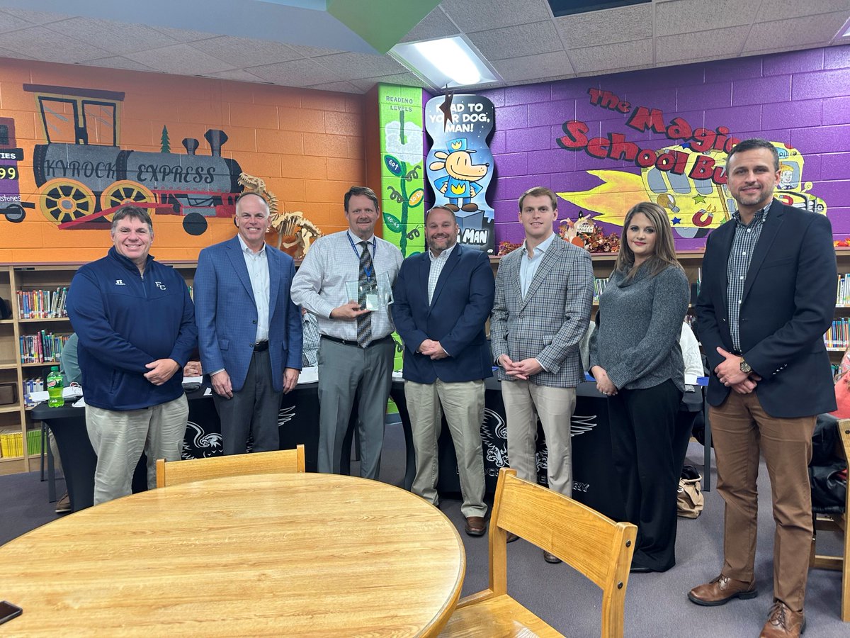 KEMIworkerscomp's tweet image. Edmonson County Schools, your continued emphasis on safety has resulted in a fifth Destiny Award! We salute you on your excellent safety record and the vital role safety plays in the well-being of your staff and students. #worksafe #workplacesafety #EdmonsonCountySchools