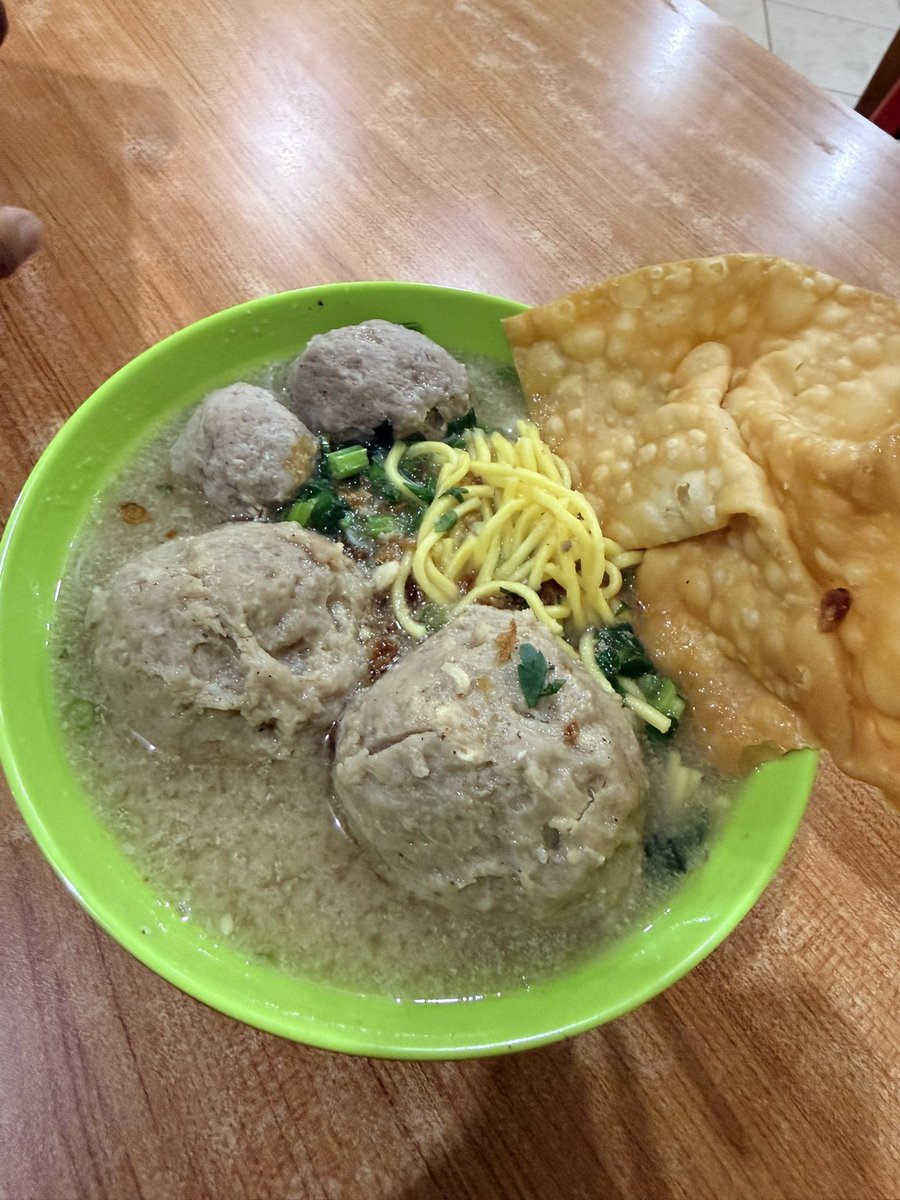 ilyboth's tweet photo. @rhaenyravs cobain samrat cab tanjung duren, rasa kuahnya biasa aja gaada kaldu2nya pdhl keliatannya kayak yang berkaldu bgt😭masih enakan titoti imo https://t.co/6Vz2QxUHZV