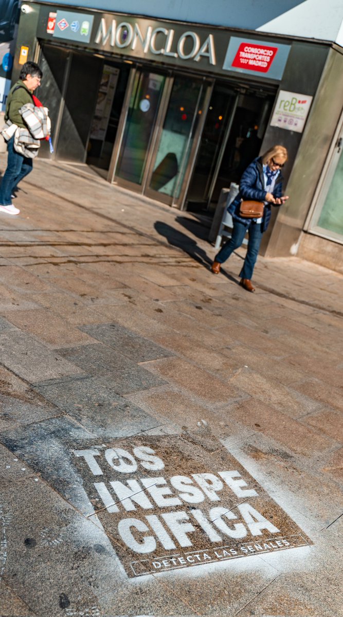 AEACaP's tweet photo. 🔵🫁 Las calles de #Madrid han amanecido con #señales misteriosas: mensajes inesperados que sorprenden a vecinos y visitantes
➡️ En las aceras pueden leerse frases como:
🔹tos inespecífica
🔹cansancio persistente
🔹dolor continuado en el tórax
❓¿Las has visto? 👀
#AEACaP https://t.co/F4C3HPiNst