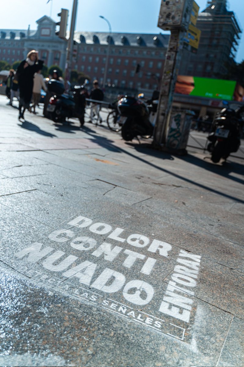 AEACaP's tweet photo. 🔵🫁 Las calles de #Madrid han amanecido con #señales misteriosas: mensajes inesperados que sorprenden a vecinos y visitantes
➡️ En las aceras pueden leerse frases como:
🔹tos inespecífica
🔹cansancio persistente
🔹dolor continuado en el tórax
❓¿Las has visto? 👀
#AEACaP https://t.co/F4C3HPiNst